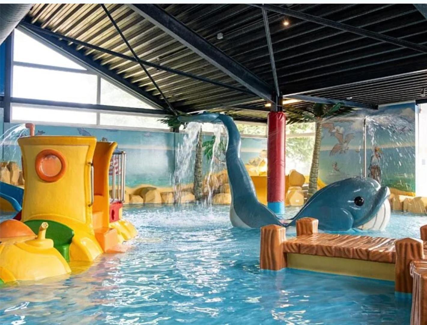 Ruime 5-Persoons Chalet Aan Het Bergumermeer Suameer Экстерьер фото