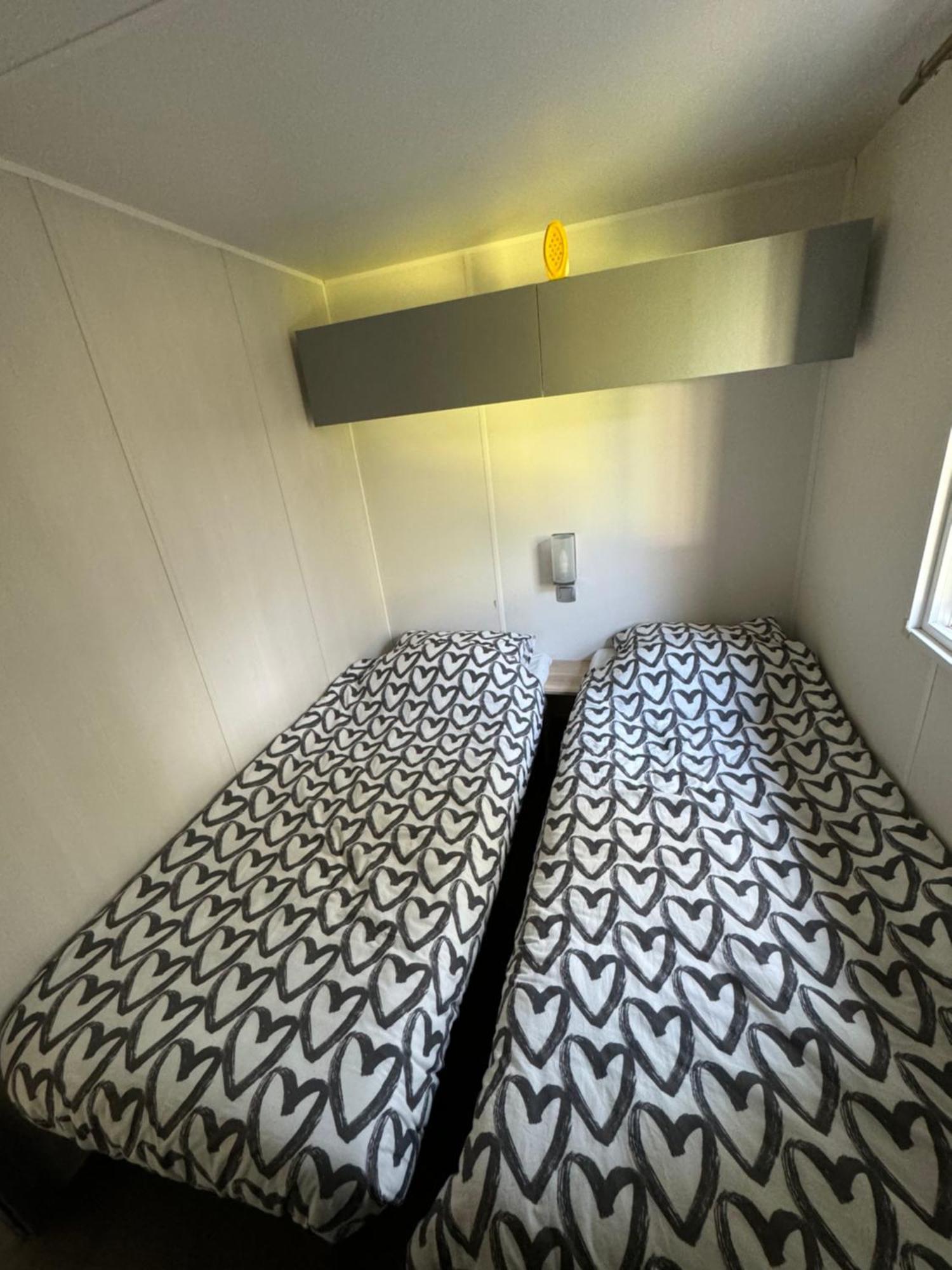 Ruime 5-Persoons Chalet Aan Het Bergumermeer Suameer Экстерьер фото