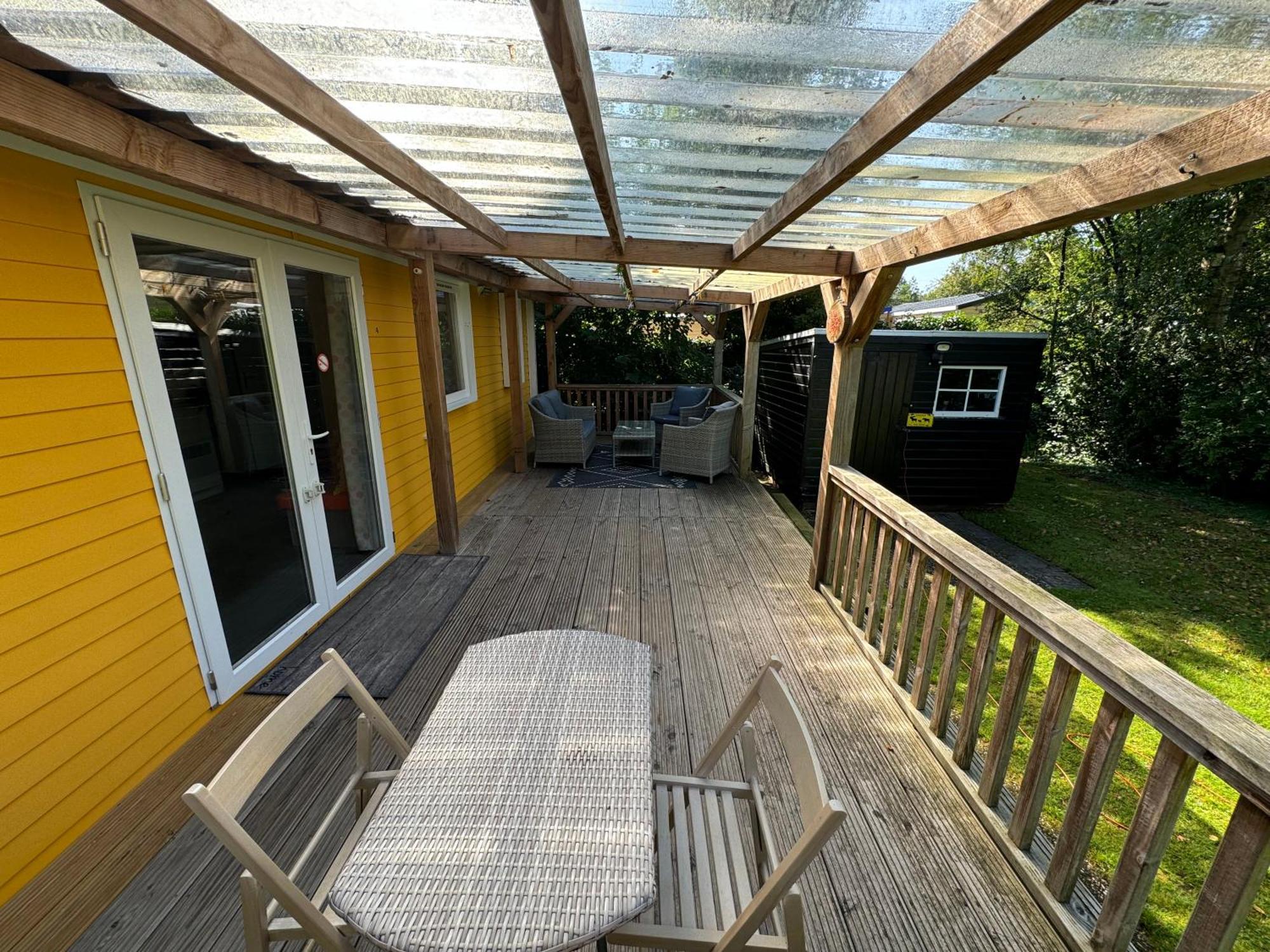 Ruime 5-Persoons Chalet Aan Het Bergumermeer Suameer Экстерьер фото